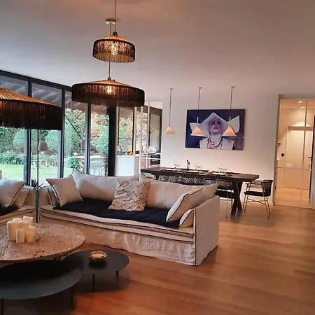 Paradise, 5 Suites Villa Bordéus